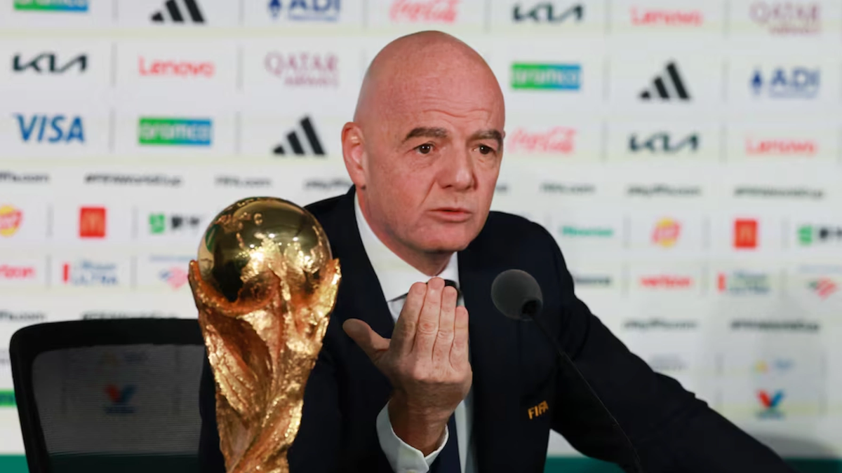 Chủ tịch FIFA có thực sự bất khả xâm phạm?