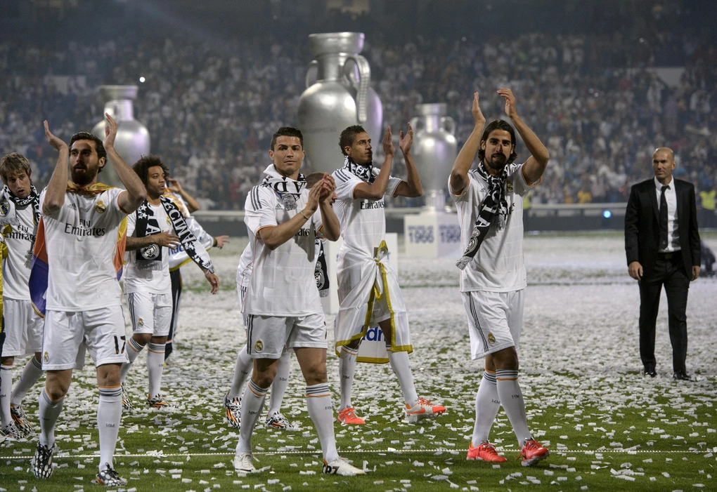 Sami Khedira ăn mừng chức vô địch Champions League tại sân Santiago Bernabeu, Madrid, ngày 25/5/2014, một ngày sau khi đánh bại Atletico Madrid 4-1 ở trận chung kết tại sân Luz, Lisbon, Bồ Đào Nha. Ảnh: AFP