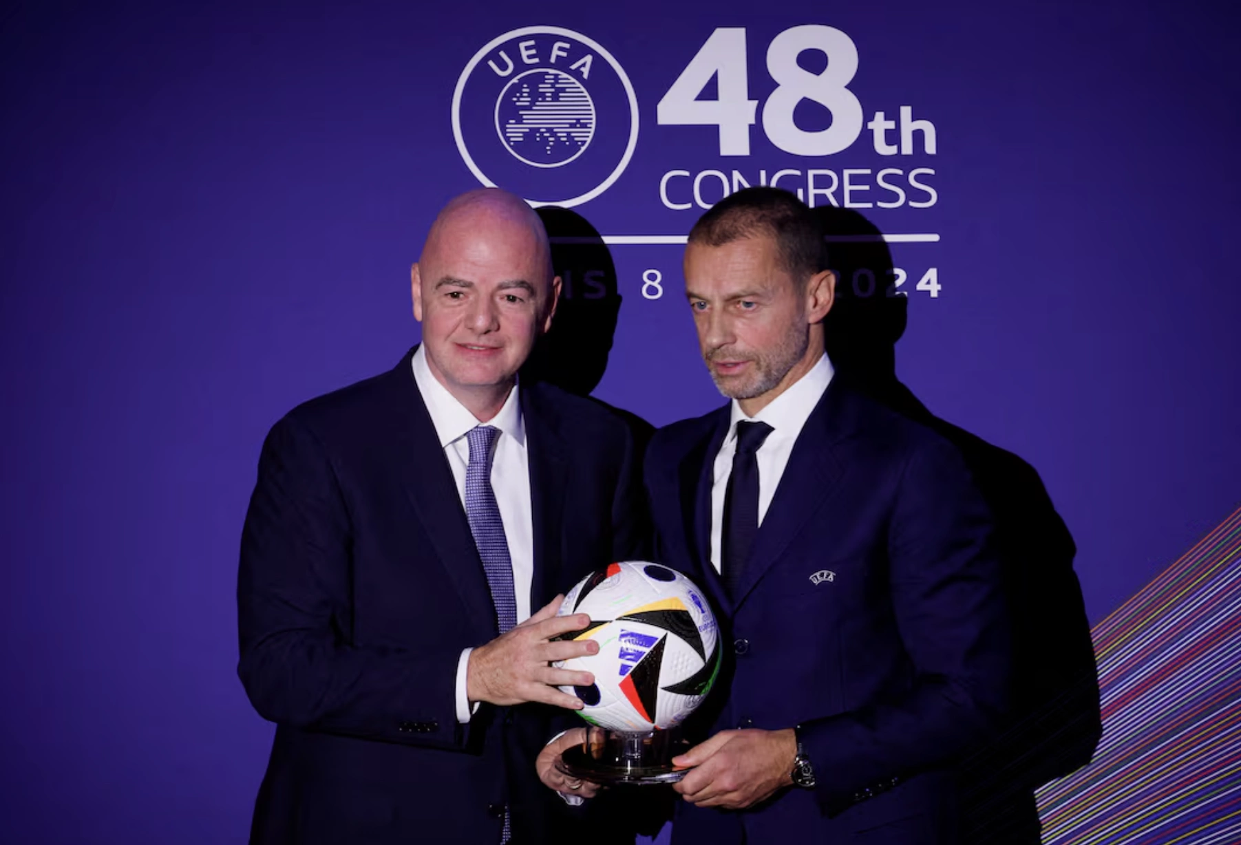 UEFA vẫn quyết rút khỏi mọi giải đấu của FIFA nếu không loại bỏ Chủ tịch Infantino 2 UEFA dọa phế truất Chủ tịch FIFA Gianni Infantino - Báo VnExpress Thể thao