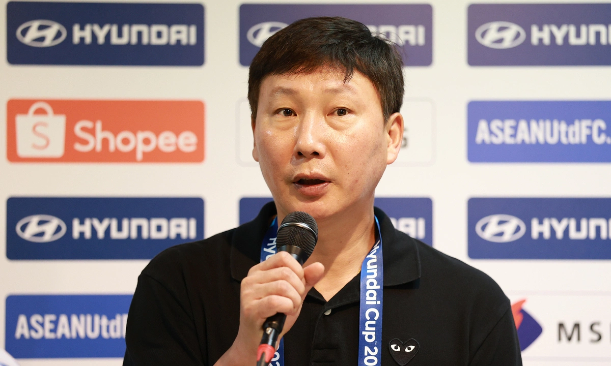 HLV Kim Sang-sik họp báo trước trận gặp Indonesia ở ASEAN Cup 2026