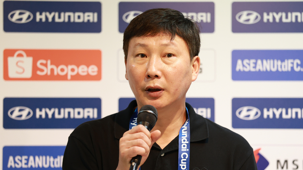 HLV Kim Sang-sik họp báo trước trận gặp Indonesia ở ASEAN Cup 2026