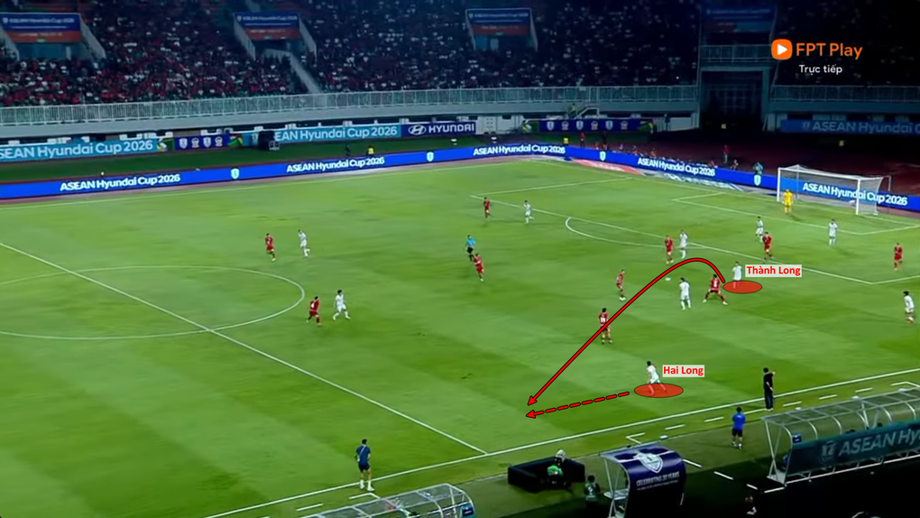 Đường kiến tạo của Thành Long cho Hai Long nâng tỷ số 2-0. Ảnh chụp màn hình