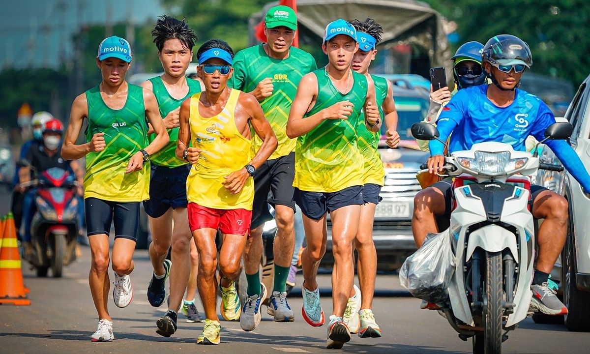 Dị nhân Nguyễn Văn Long muốn lập kỷ lục thế giới chạy 100km trong 102 ngày liên tiếp