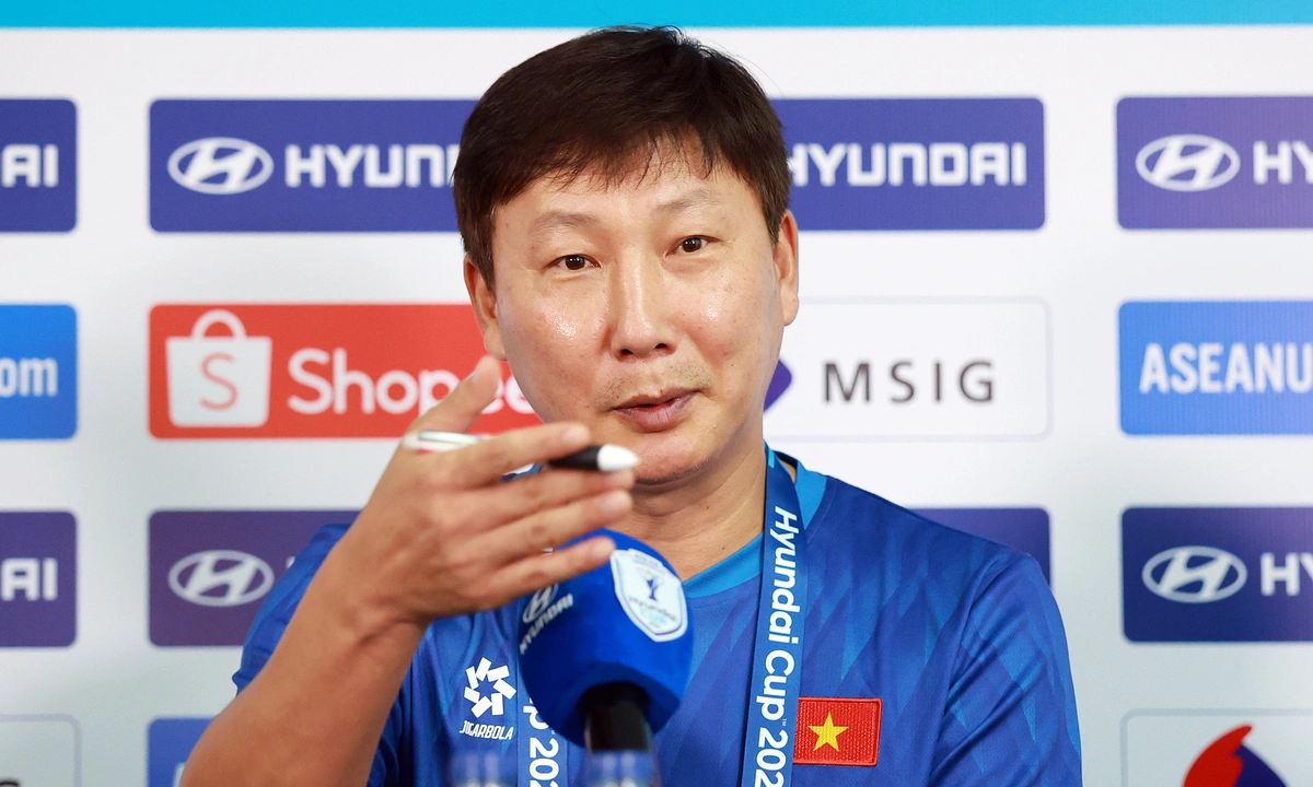 HLV Kim Sang-sik đáp trả cầu thủ Indonesia