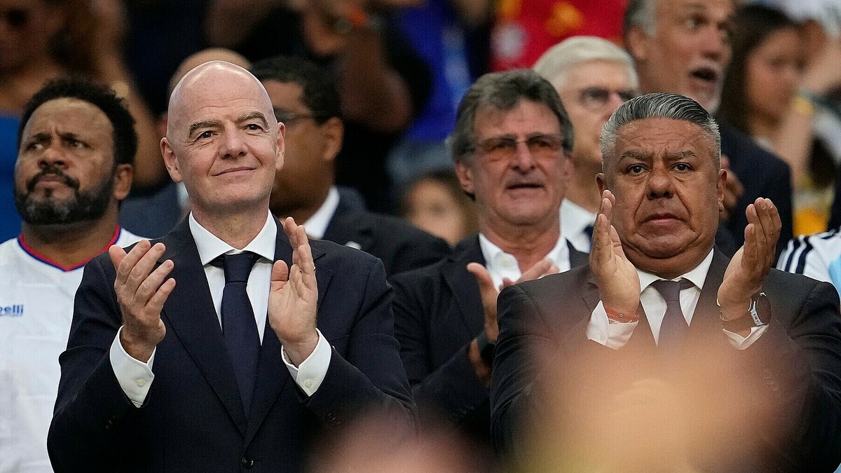 Argentina ủng hộ Chủ tịch FIFA giữa bão chỉ trích