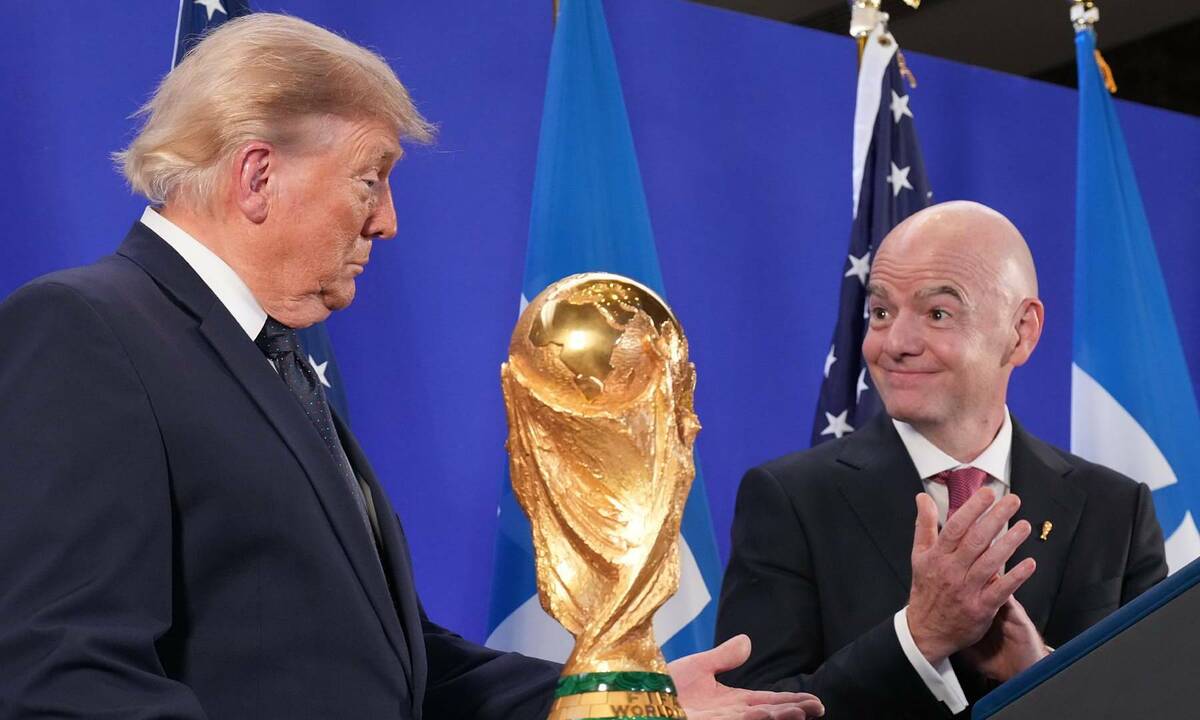 Chủ tịch FIFA bị đồn từng ngoại tình với nhân viên
