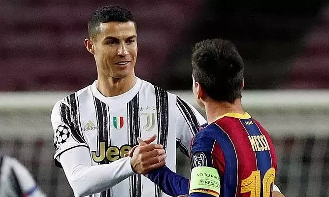 Ronaldo an ủi Messi giữa nỗi đau mất cha