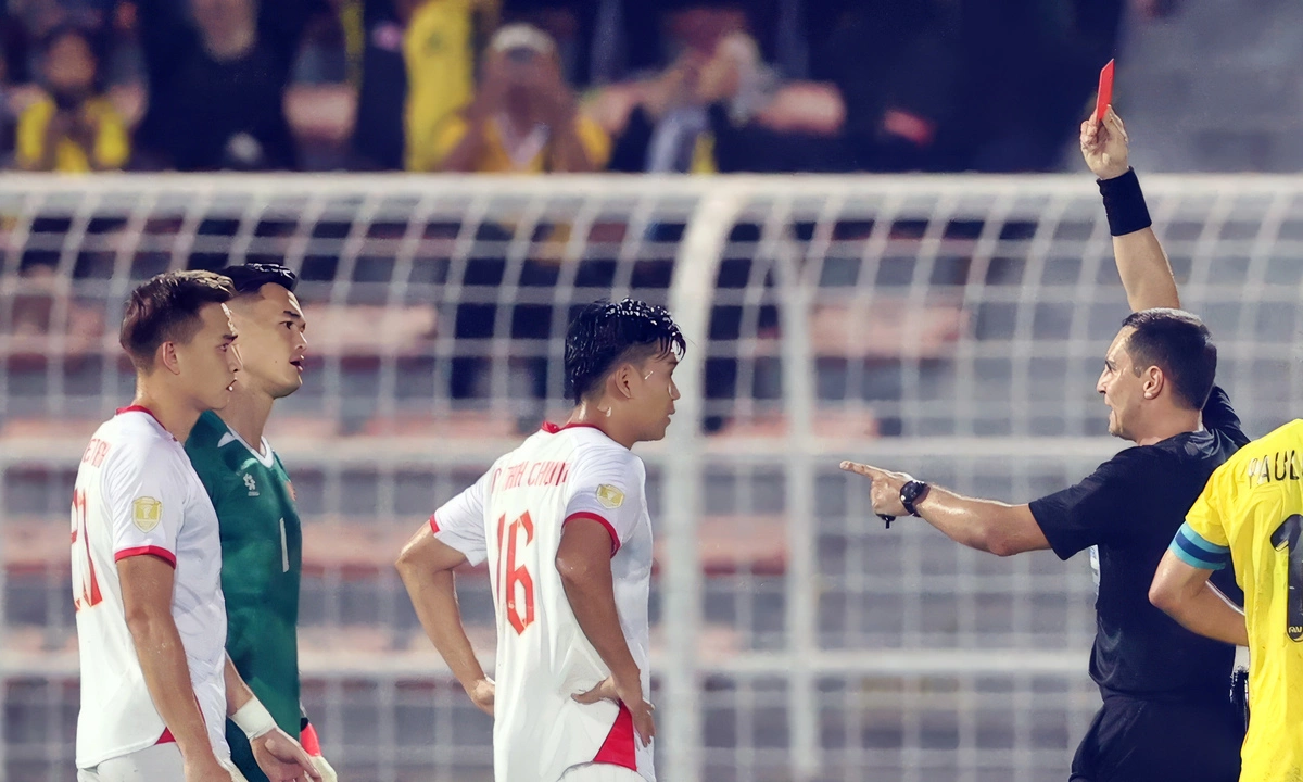 Patrik Lê Giang: 'Cảm ơn VAR đã cứu tôi'