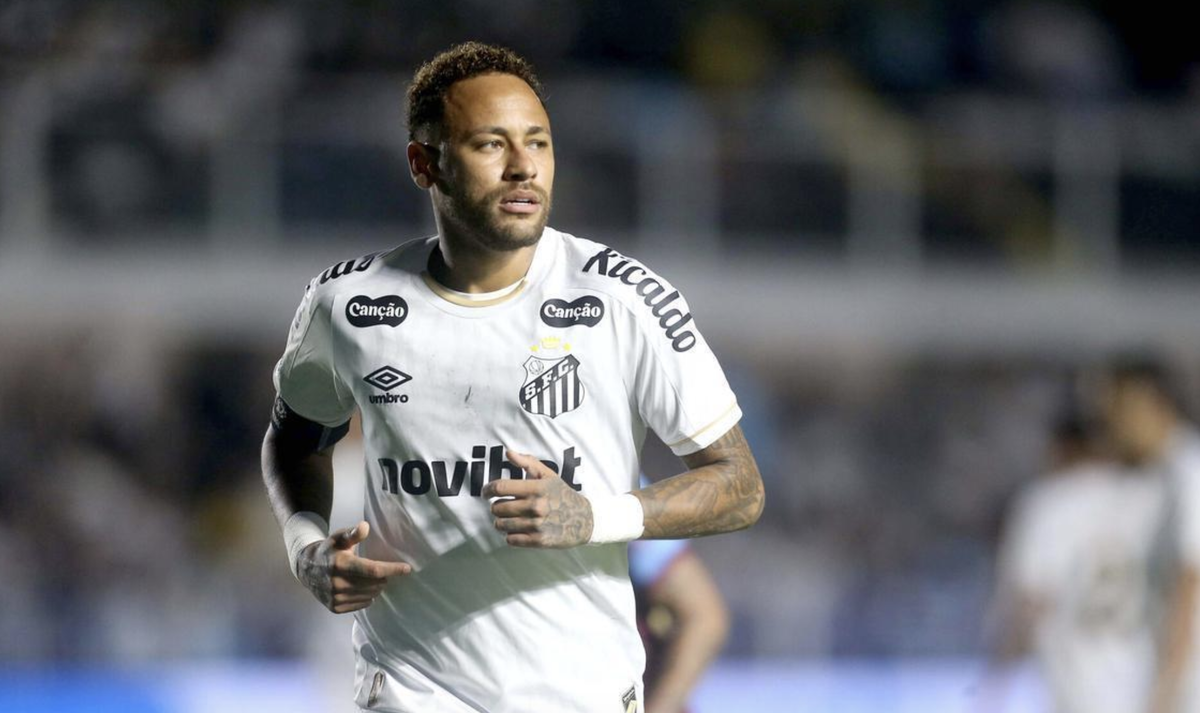 Luật chống câu giờ lần đầu được áp dụng với Neymar