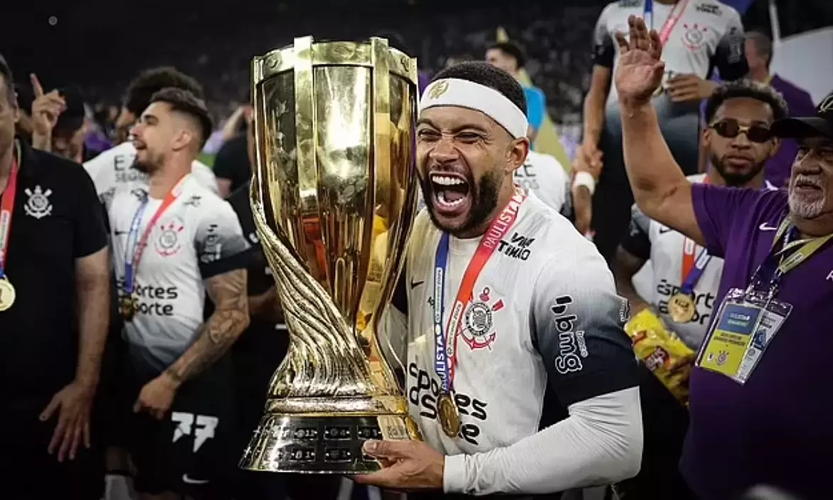 Ban lãnh đạo Corinthians bị dọa giết vì Depay