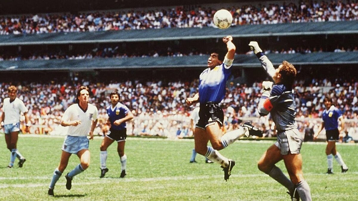 Quả bóng huyền thoại của Maradona: 3,35 triệu USD — photo: VnExpress Sports