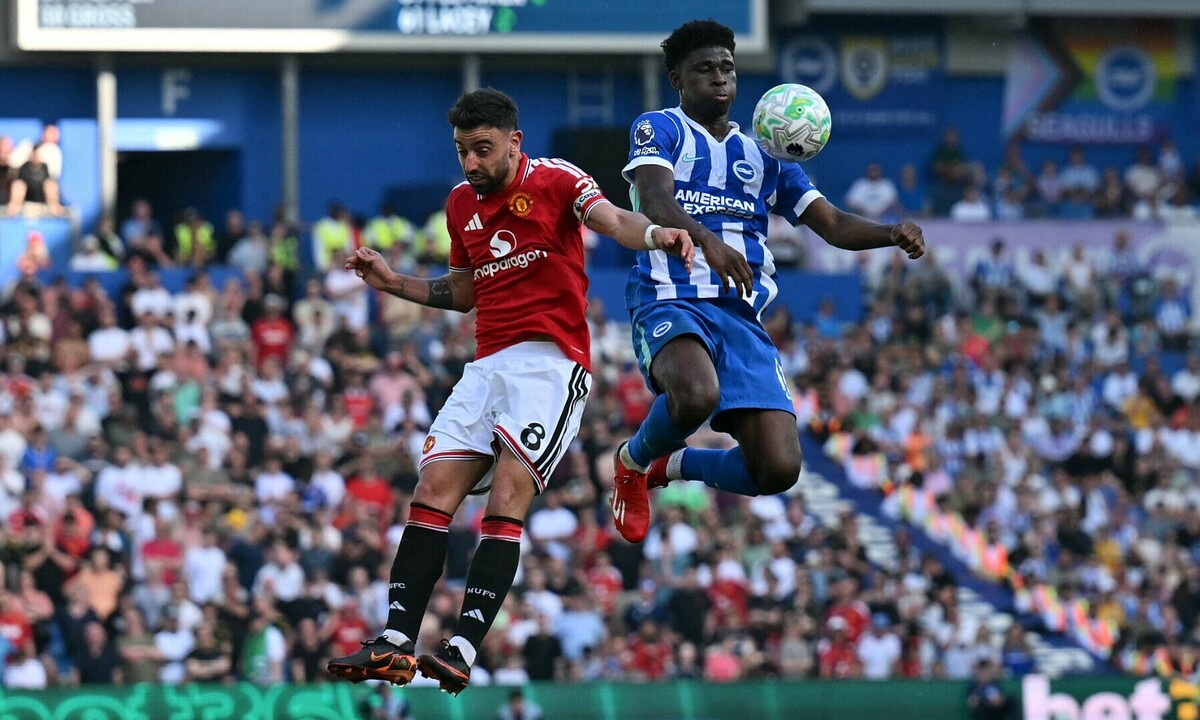 Paul Scholes: 'Fernandes tốt nhất nên im miệng'