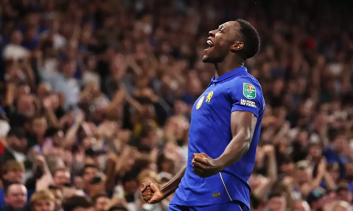 Welbeck ghi bàn đầu tiên cho Chelsea
