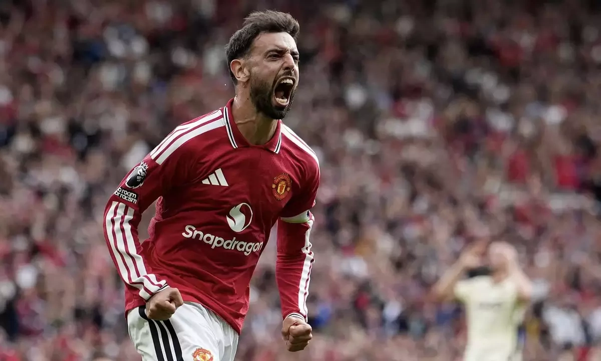 Neville: 'Fernandes là bản hợp đồng hay nhất Man Utd thời hậu Ferguson'