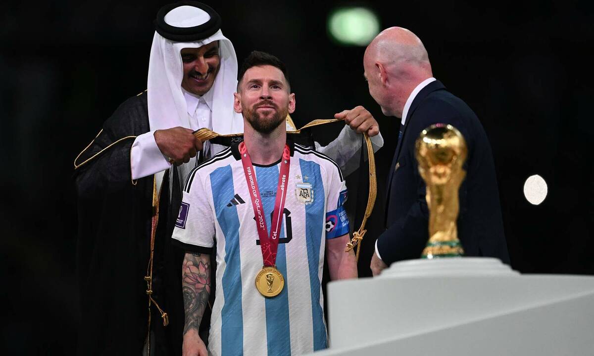 Messi từng suýt bỏ lỡ thập niên vàng như thế nào