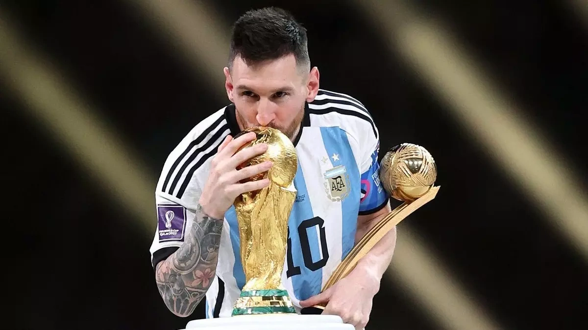 Từ thẻ đỏ ra mắt đến chức vô địch World Cup — photo: VnExpress Sports