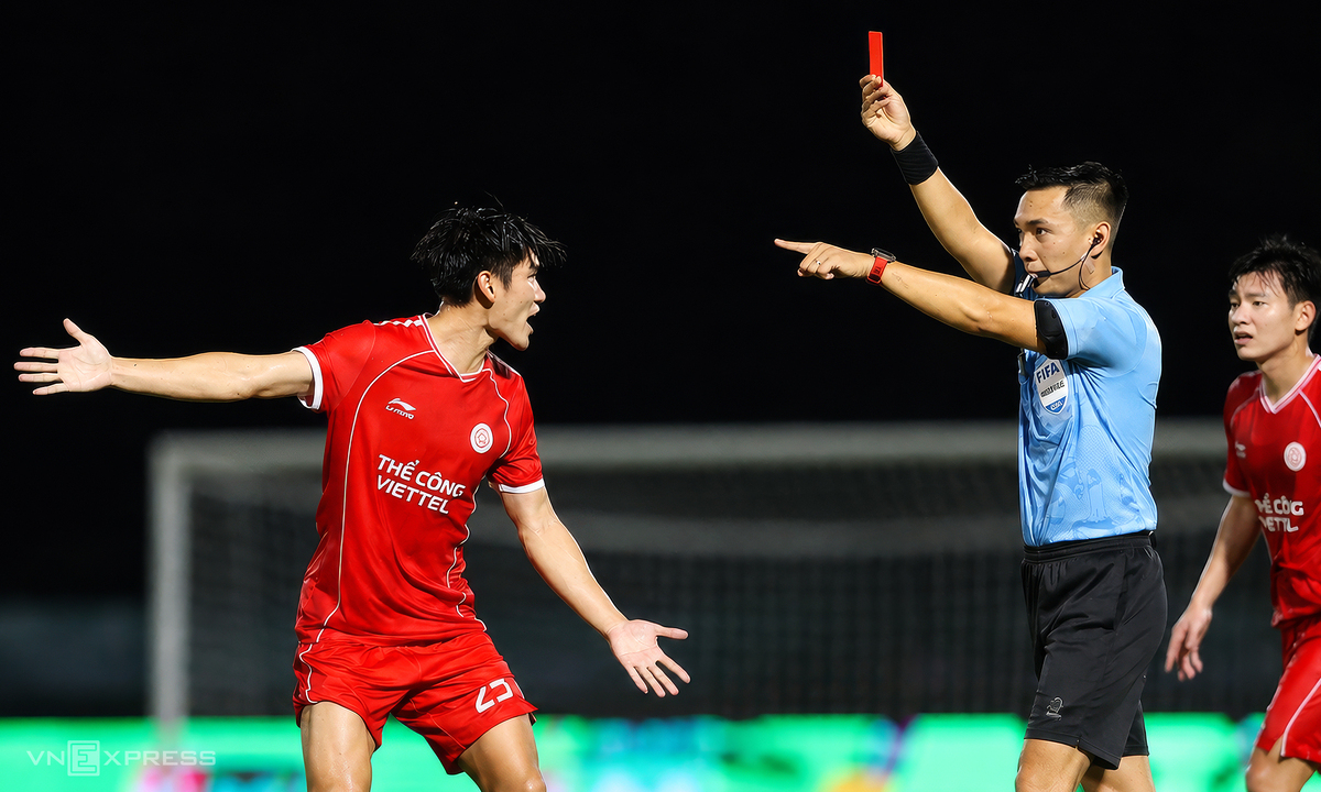 Mưa thẻ phạt trong ngày V-League 2026-2027 khởi tranh