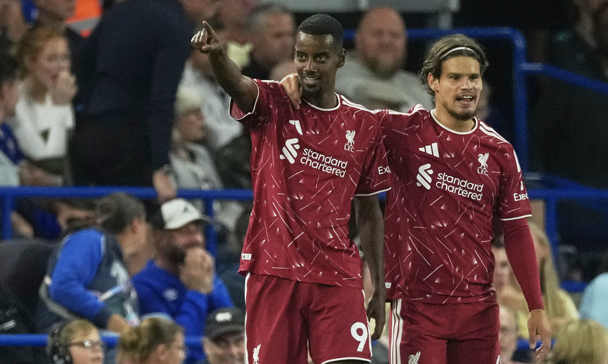 Liverpool thắng nhờ cú đúp chớp nhoáng của Isak