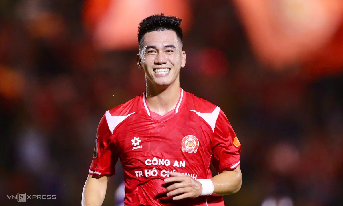 Tiến Linh giúp CA TP HCM thắng trận ra quân V-League