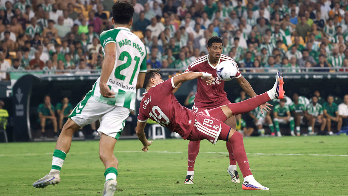 Bóng cảm biến La Liga hủy siêu phẩm ngả bàn đèn của tiền đạo Real Madrid