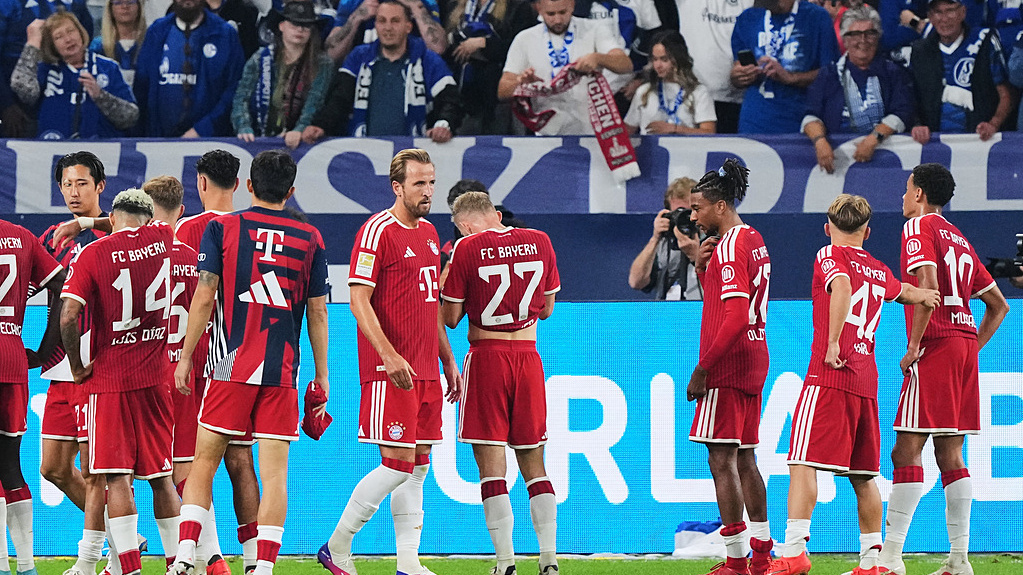 Bayern Munich mất ngôi đầu Bundesliga sau 67 vòng liên tiếp thống trị