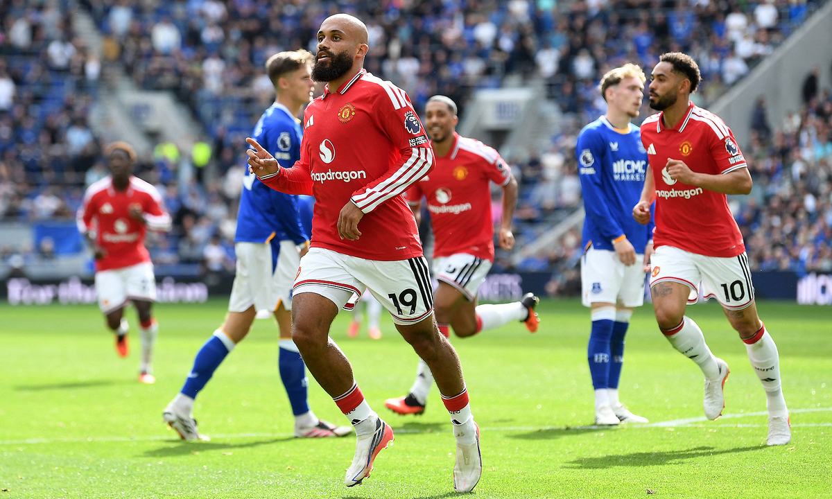 Man Utd rơi chiến thắng phút cuối trước Everton