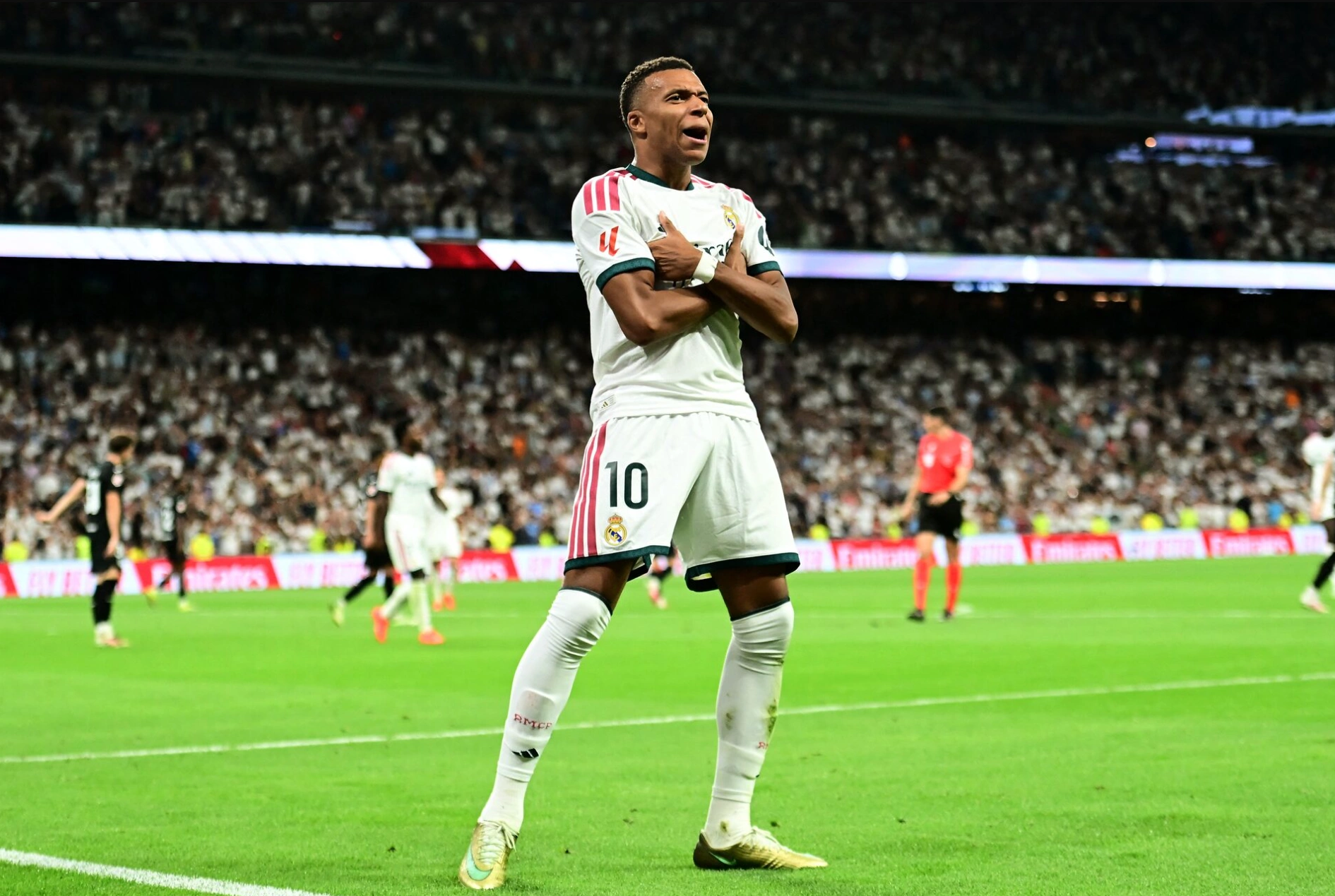 Mbappe ăn mừng bàn thắng trong trận Real Madrid – Real Sociedad trên sân Santiago Bernabeu, Madrid, Tây Ban Nha ngày 26/8/2026. Ảnh: Reuters
