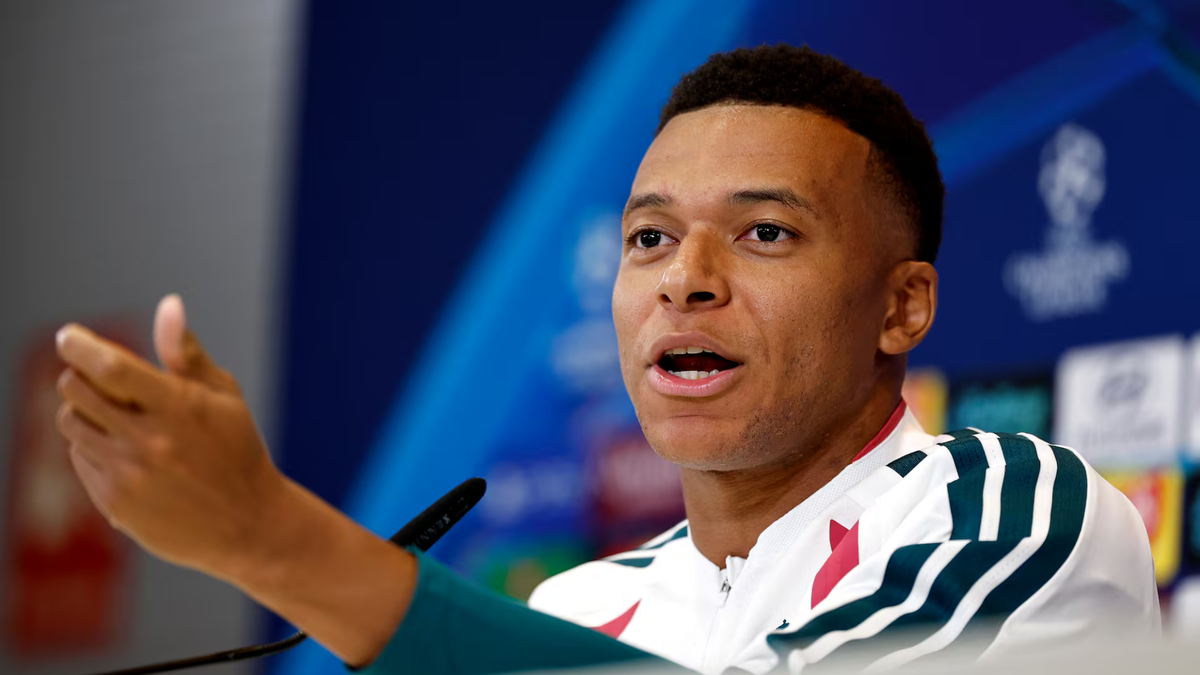 Kylian Mbappe thể hiện cá tính mạnh mẽ trong buổi họp báo trước đại chiến Inter Milan