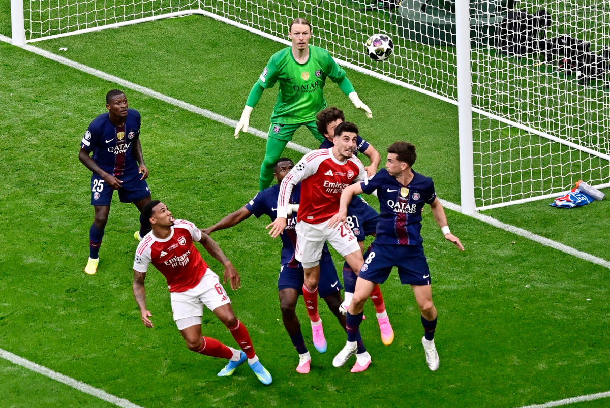 Champions League vinh danh nghệ thuật phòng ngự của Arsenal