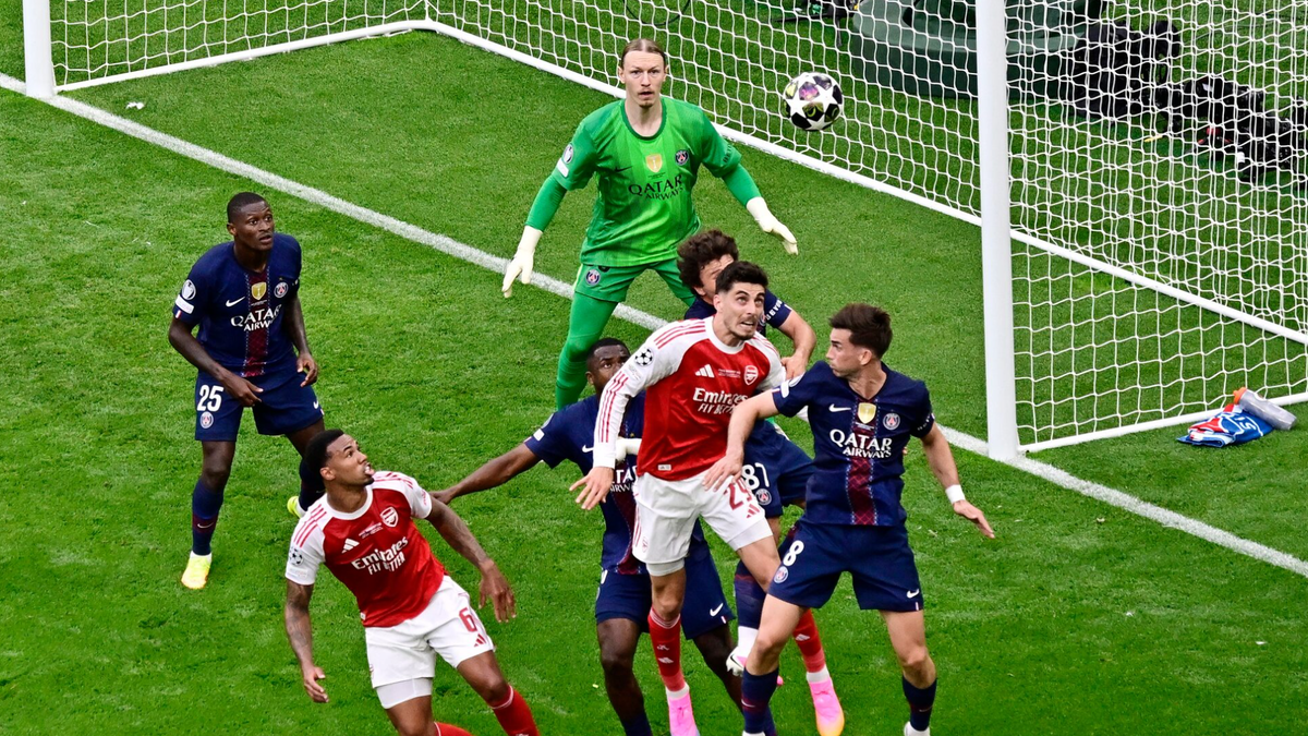 UEFA vinh danh nghệ thuật phòng ngự của Arsenal ở chung kết Champions League