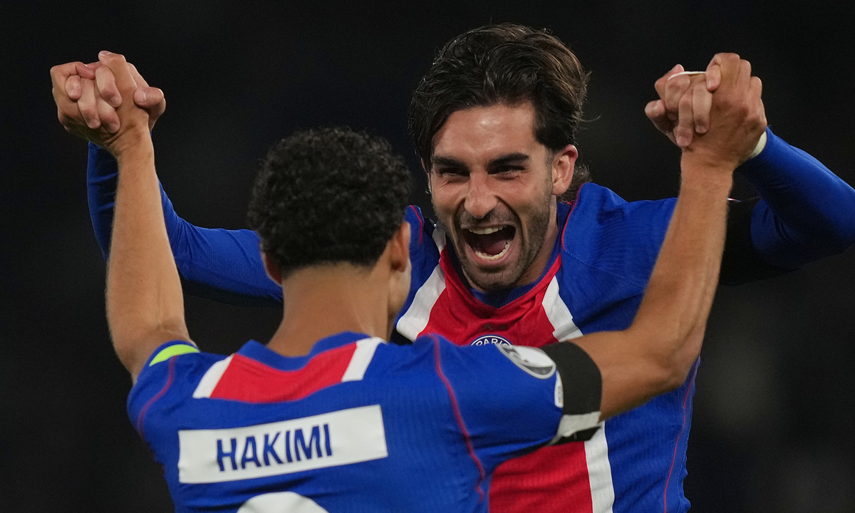 PSG đại thắng ở Champions League nhờ hat-trick của Torres