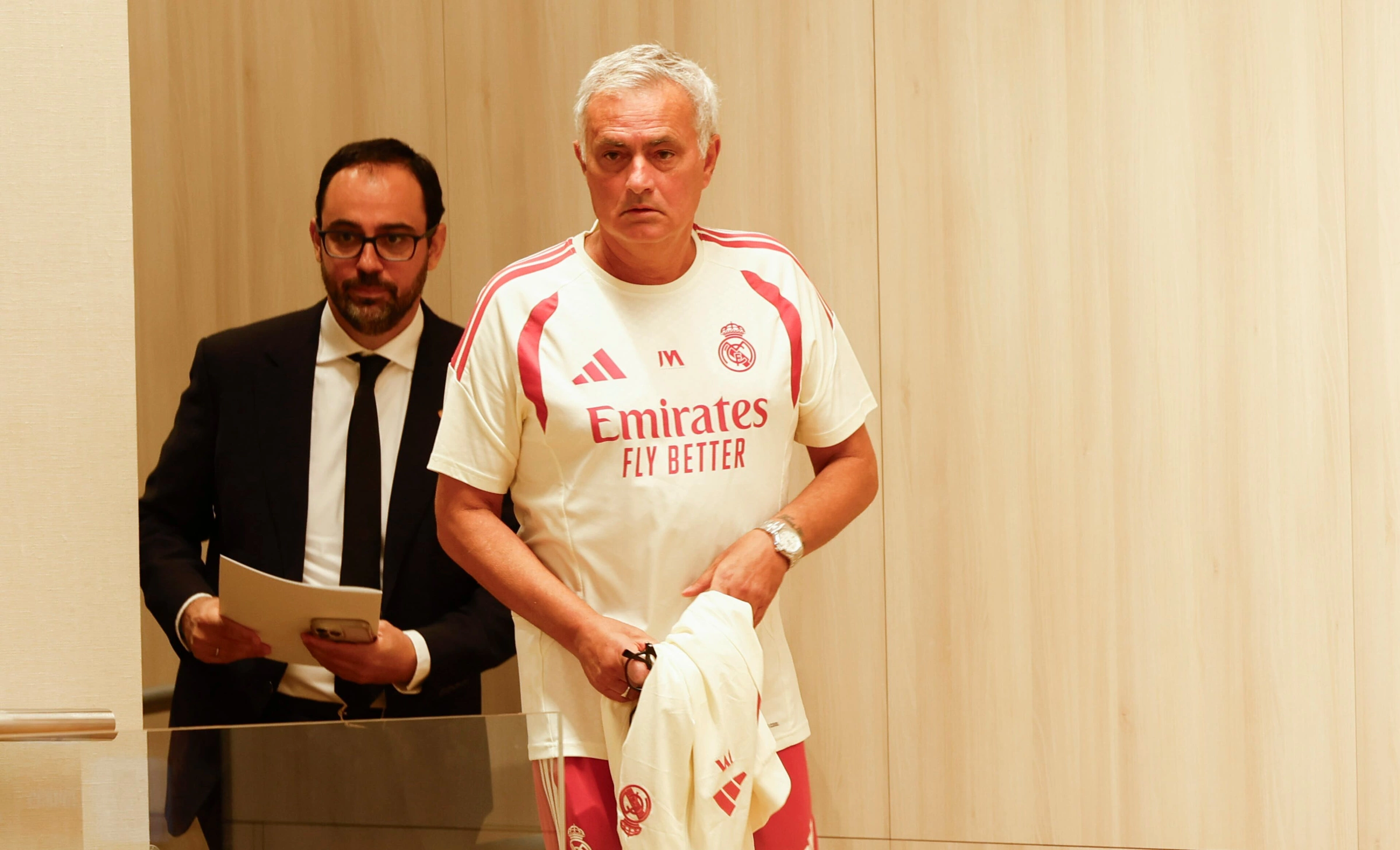 Jose Mourinho trong buổi họp báo ngày 11/9/2026 tại sân Santiago Bernabeu Jose Mourinho họp báo tại Bernabeu