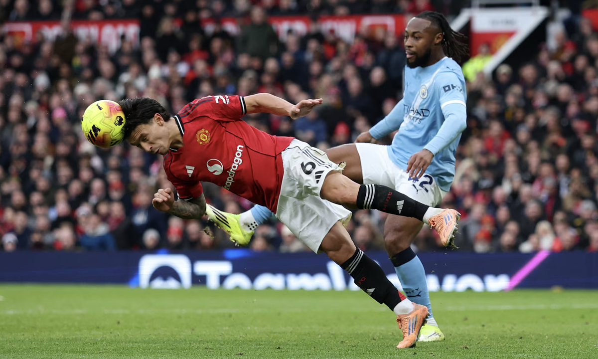 Các chuyên gia Anh chia rẽ trước trận Man Utd - Man City