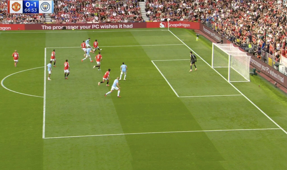 Tổ VAR trận derby Manchester bị đình chỉ công tác