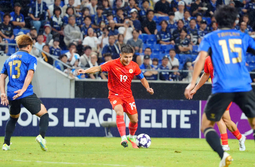 Tiền vệ Nguyễn Quang Hải thi đấu trong trận Công an Hà Nội thua Gamba Osaka 1-4 ở lượt đầu nhánh miền Đông vòng phân hạng AFC Champions League Elite 2026 - 2027, trên sân Panasonic Suita, Nhật Bản, tối 15/9. Ảnh: Công an Hà Nội FC