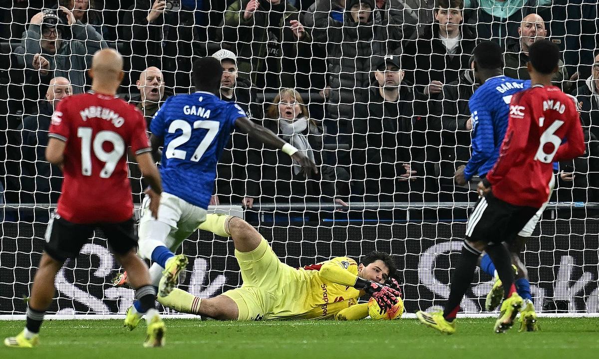 Scholes: 'Man Utd khó vô địch với Lammens'