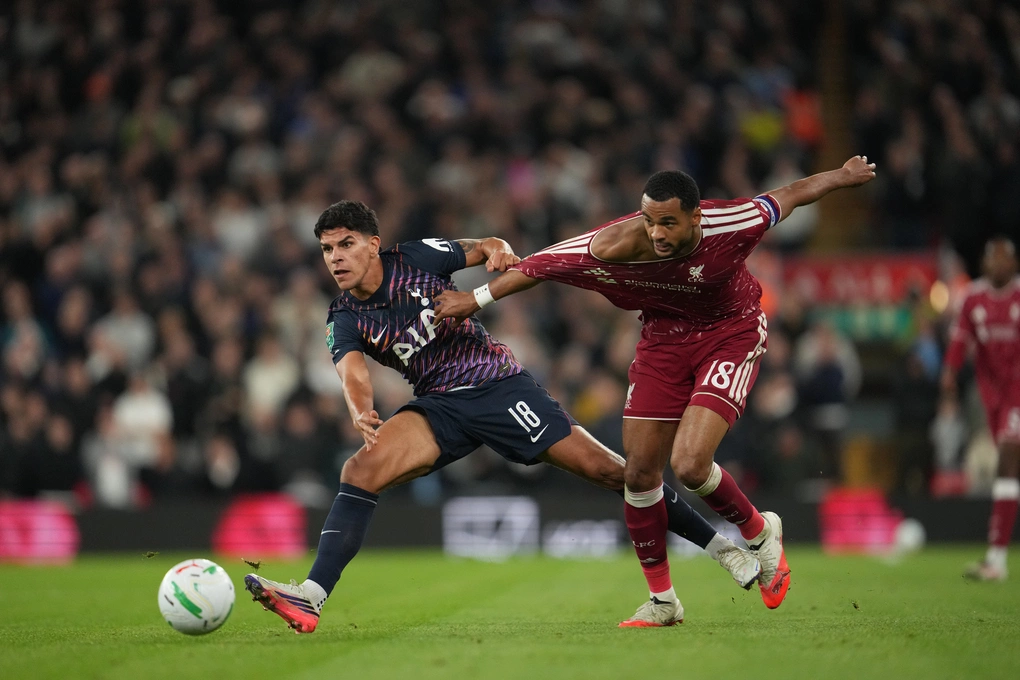 Liverpool, Arsenal thẳng tiến ở Cup Liên đoàn