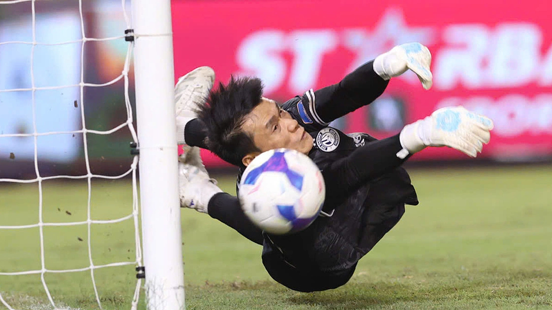 Thủ môn Bùi Tiến Dũng tỏa sáng trên chấm luân lưu, Đà Nẵng loại Hà Nội FC khỏi Cup Quốc gia