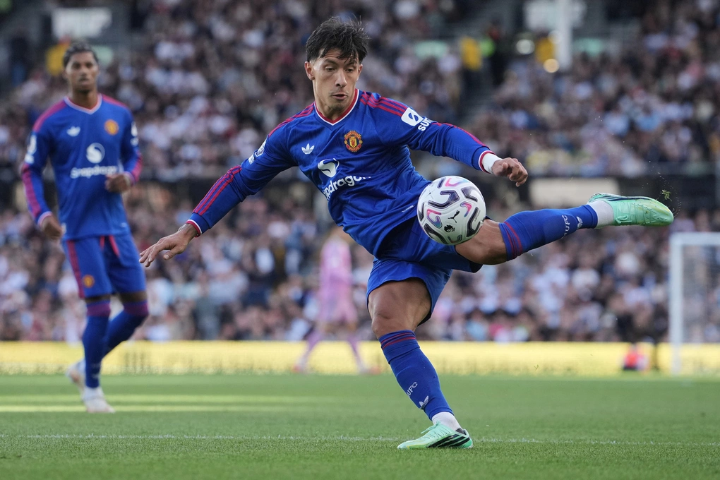 Man Utd cầm hòa đội chót bảng Fulham