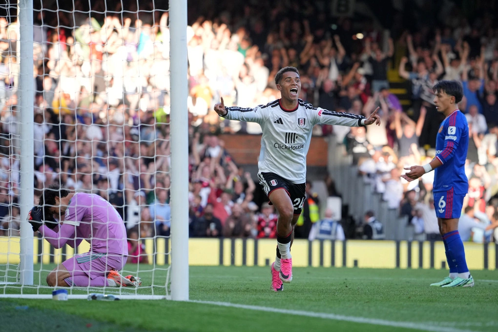 Man Utd cầm hòa đội chót bảng Fulham