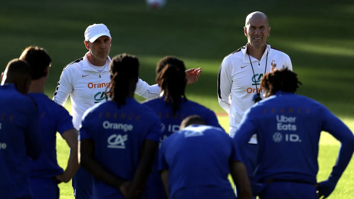 Mbappe ví hành trình tái ngộ HLV Zidane tại tuyển Pháp như kịch bản phim