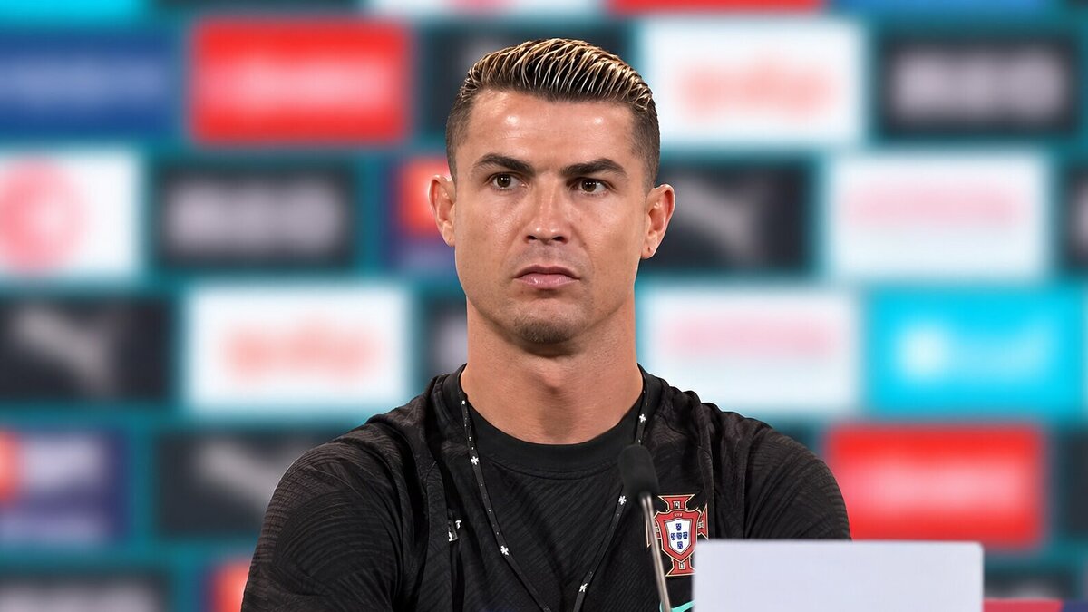 Ronaldo: Mục tiêu 1.000 bàn thắng và lý do chưa chia tay đội tuyển Bồ Đào Nha