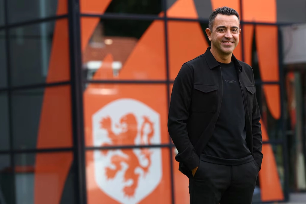 Xavi Hernandez ra mắt ghế HLV trưởng đội tuyển Hà Lan ở trụ sở LĐBĐ Hà Lan ở Zeist, Hà Lan ngày 25/8/2026. Ảnh: Reuters