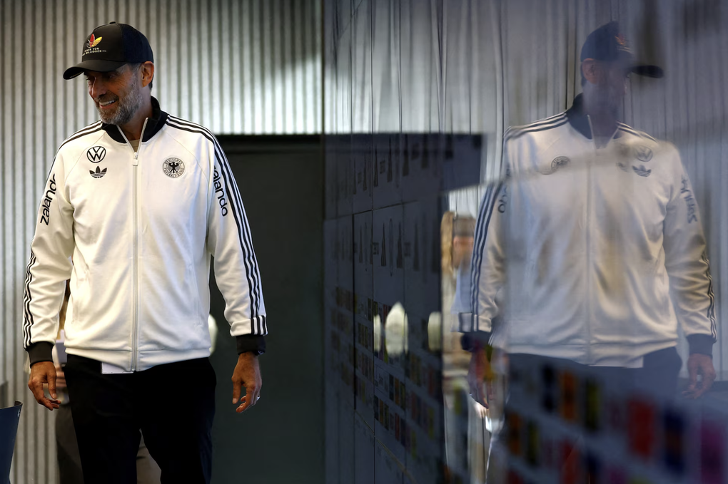 HLV Jurgen Klopp đến dự buổi họp báo của tuyển Đức tại DFB Campus, Frankfurt, Đức ngày 17/9/2026. Ảnh: Reuters