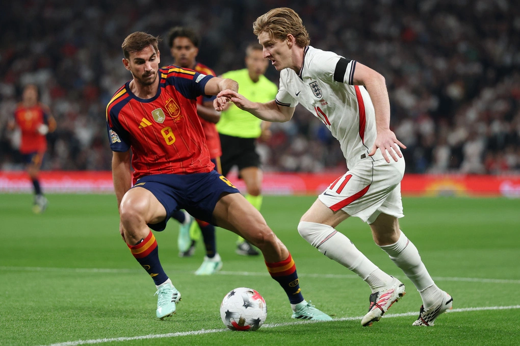 Anthony Gordon đi bóng trong trận Anh thua Tây Ban Nha 2-3 ở lượt đầu bảng 3 Nations League A, tại London, Anh ngày 26/9. Ảnh: AP