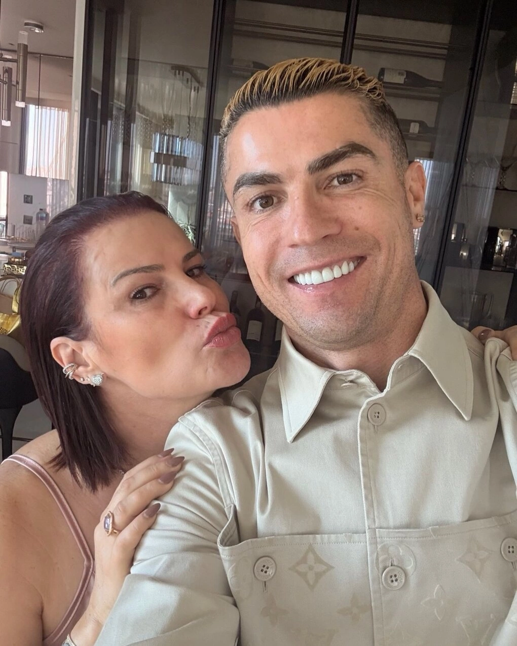 Chị gái Elma Aveiro và Cristiano Ronaldo trong ảnh đăng ngày 23/9/2026. Ảnh: Instagram/elma_oficial