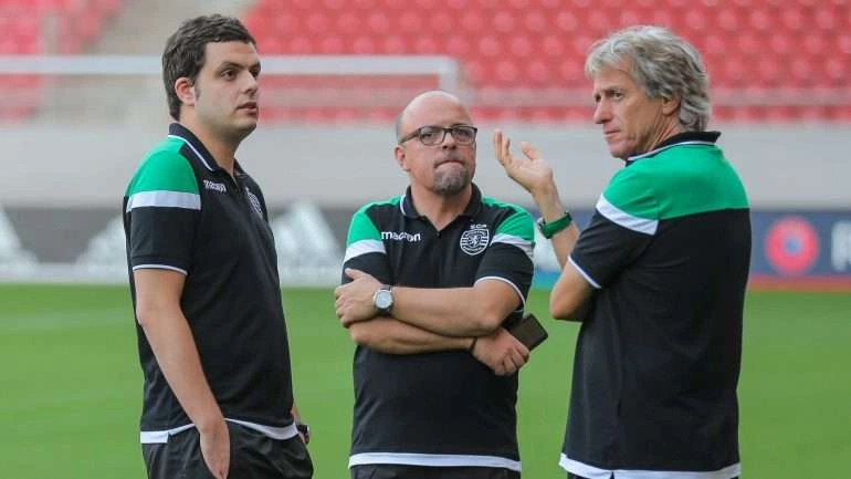 Ông Nuno Saraiva (giữa) khi còn giữ chức Giám đốc Truyền thông của CLB Sporting Lisbon từ 2016 đến 2018. Ảnh: Global Imagens