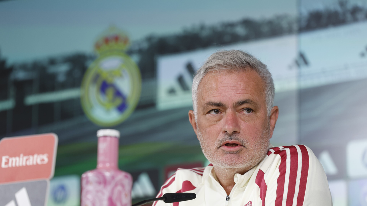 Jose Mourinho chỉ trích truyền thông dữ dội để bảo vệ Kylian Mbappe