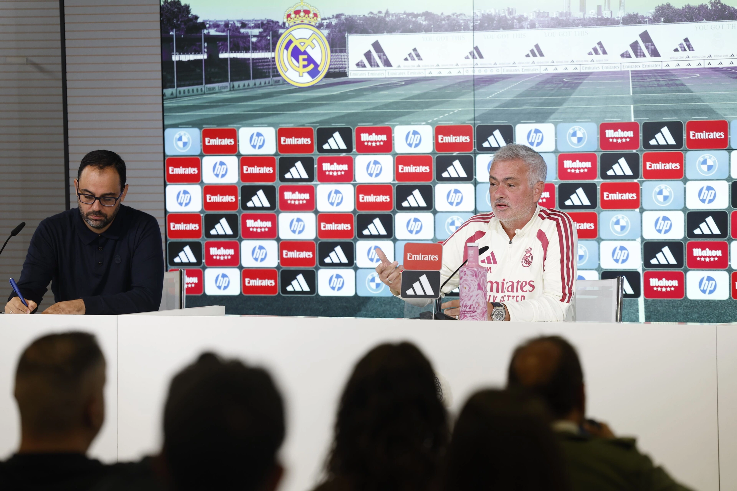 Jose Mourinho trong buổi họp báo ở trung tâm Valdebebas, Madrid, Tây Ban Nha ngày 9/10/2026. Ảnh: AS